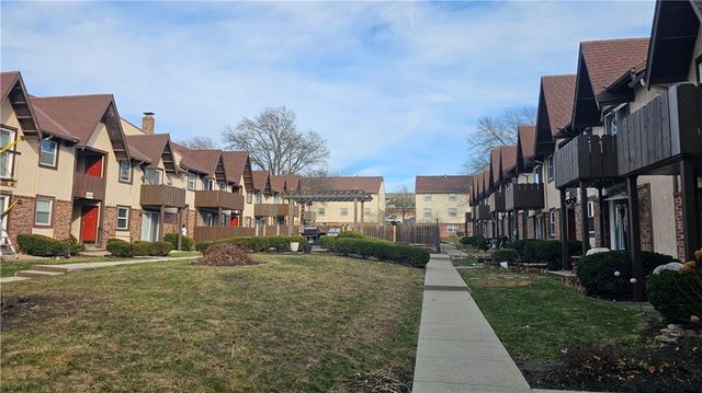 6222 Robinson Street 3, Overland Park, KS 66202