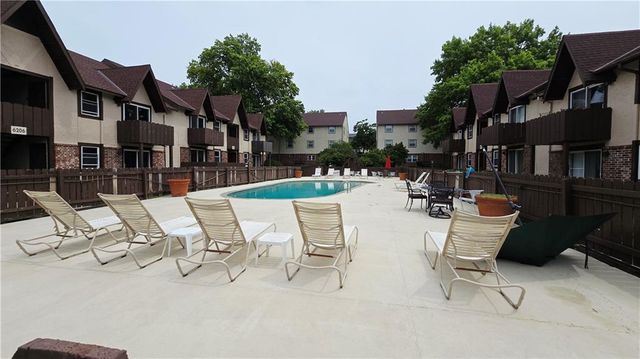 6222 Robinson Street 3, Overland Park, KS 66202