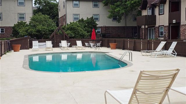 6222 Robinson Street 3, Overland Park, KS 66202