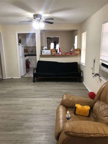 827 1st Avenue N, Texas City, TX 77590