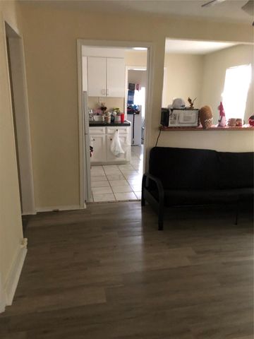 827 1st Avenue N, Texas City, TX 77590