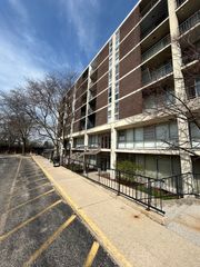 1043 S York Road LL4, Bensenville, IL 60106