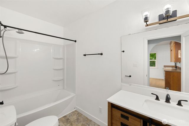 11513 Jovita Blvd E, Edgewood, WA 98372