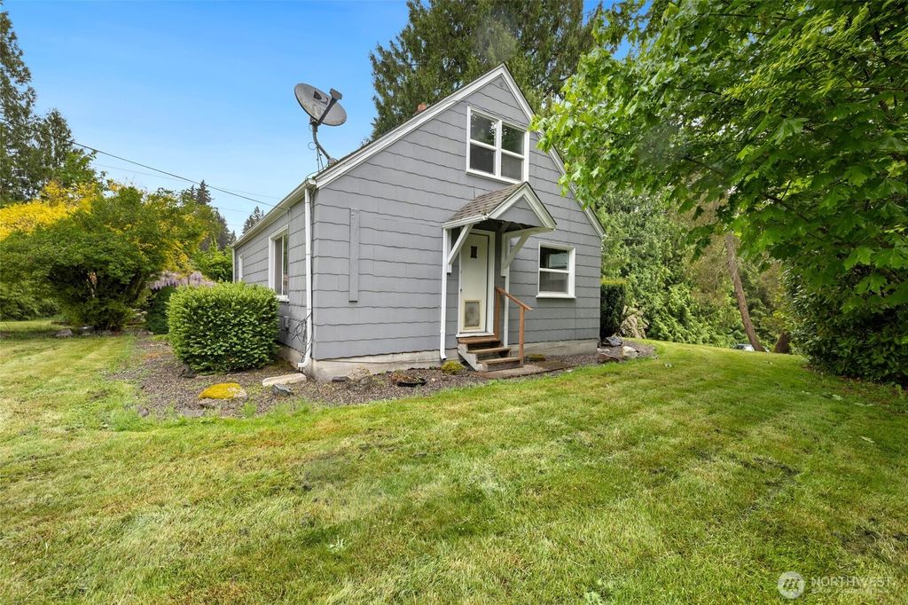 11513 Jovita Blvd E, Edgewood, WA 98372