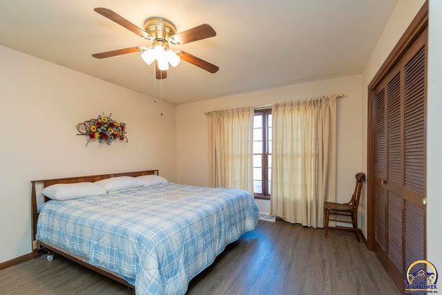 4001 NW Pocahontas DR, Topeka, KS 66618