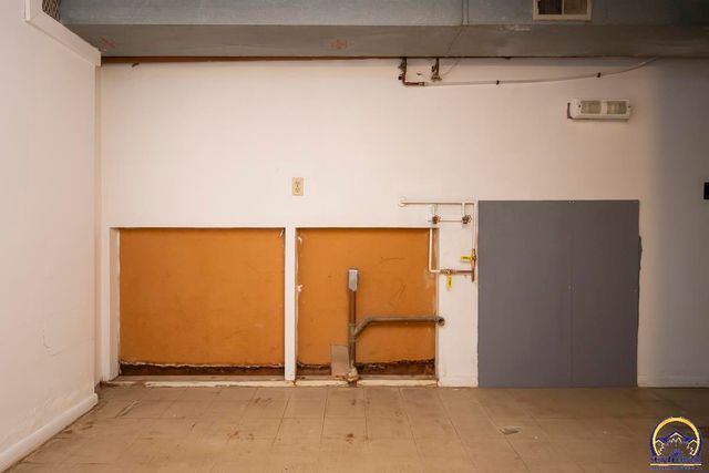 4001 NW Pocahontas DR, Topeka, KS 66618