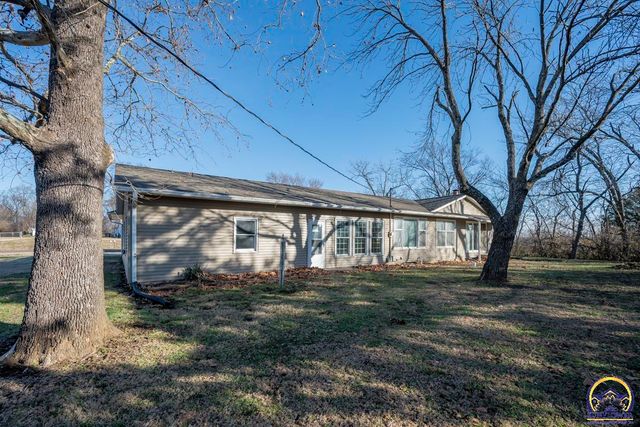 4001 NW Pocahontas DR, Topeka, KS 66618