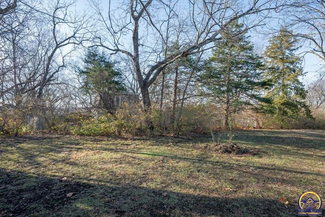 4001 NW Pocahontas DR, Topeka, KS 66618