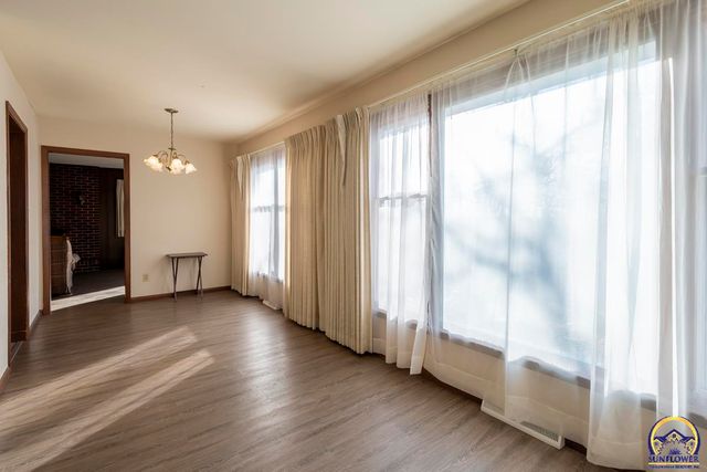 4001 NW Pocahontas DR, Topeka, KS 66618