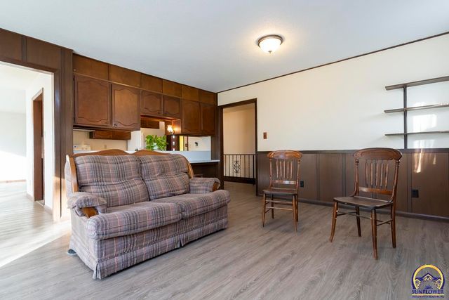 4001 NW Pocahontas DR, Topeka, KS 66618