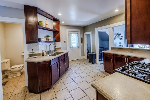 503 N Wright Street, Siloam Springs, AR 72761