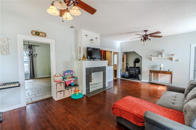 503 N Wright Street, Siloam Springs, AR 72761