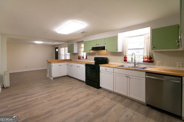 1194 J D Walton Road, Newnan, GA 30263