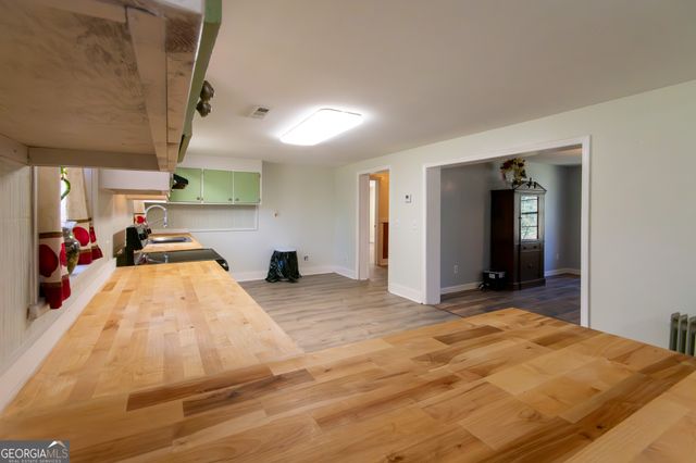 1194 J D Walton Road, Newnan, GA 30263