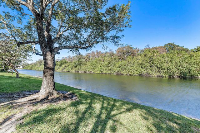 2678 N Carambola Circle N 1762, Coconut Creek, FL 33066