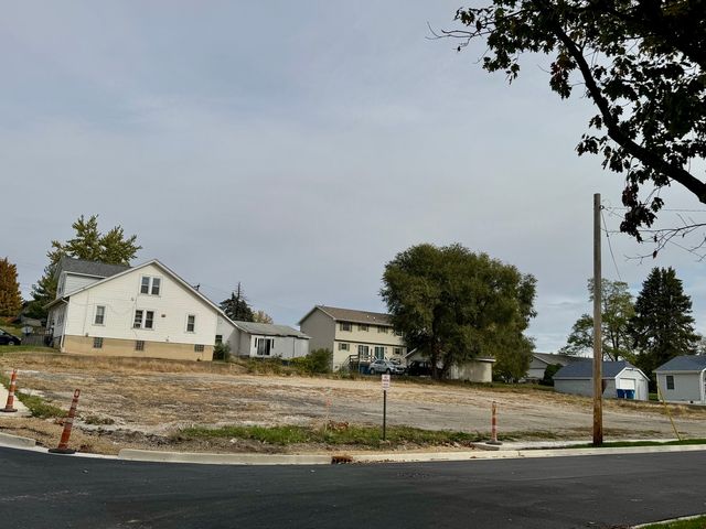 999 6th Street, Peru, IL 61354