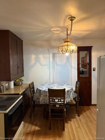 435 Riverbank Street, Wyandotte, MI 48192