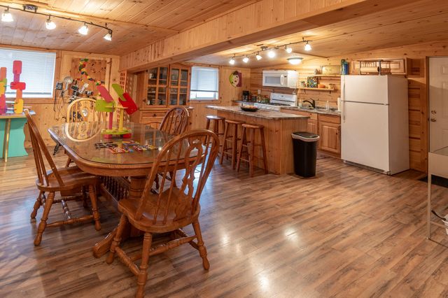 69019 Holmes Road, Sisters, OR 97759