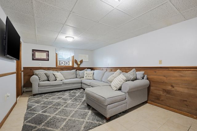450 Hartford Ave East, Uxbridge, MA 01569
