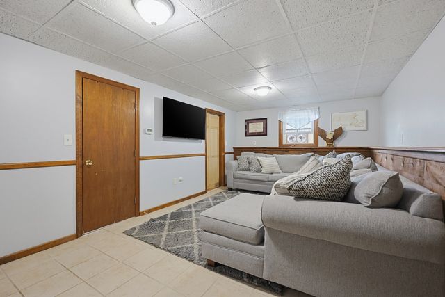 450 Hartford Ave East, Uxbridge, MA 01569