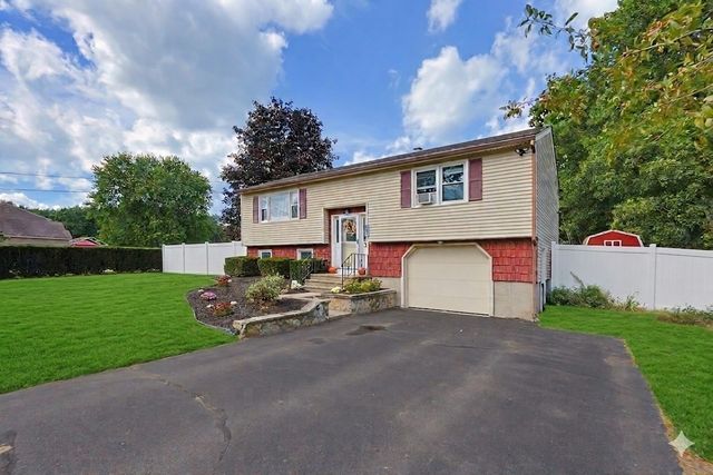 450 Hartford Ave East, Uxbridge, MA 01569
