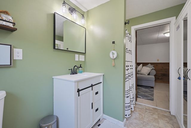450 Hartford Ave East, Uxbridge, MA 01569