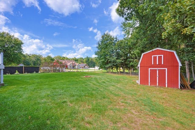 450 Hartford Ave East, Uxbridge, MA 01569
