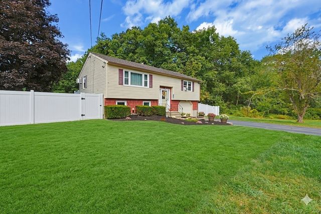 450 Hartford Ave East, Uxbridge, MA 01569