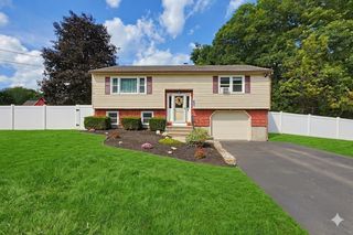 450 Hartford Ave East, Uxbridge, MA 01569