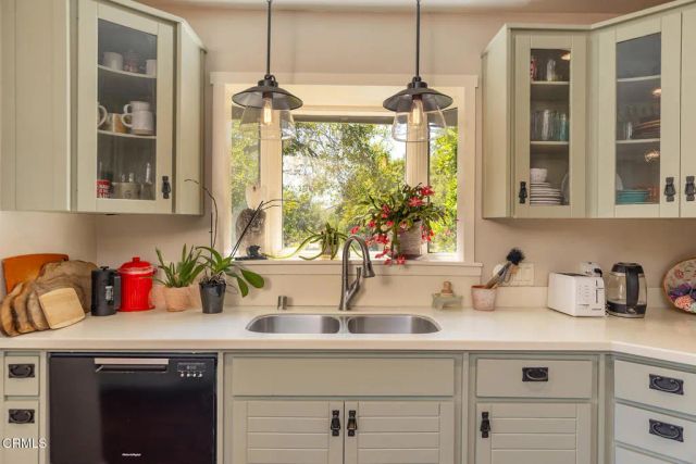 10622 Encino Drive, Oak View, CA 93022