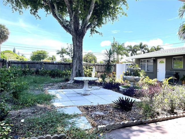 225 NW 23rd St 2, Wilton Manors, FL 33311