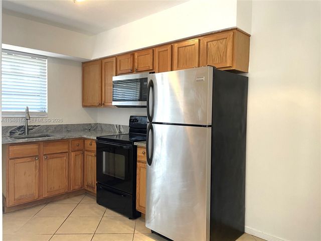 225 NW 23rd St 2, Wilton Manors, FL 33311