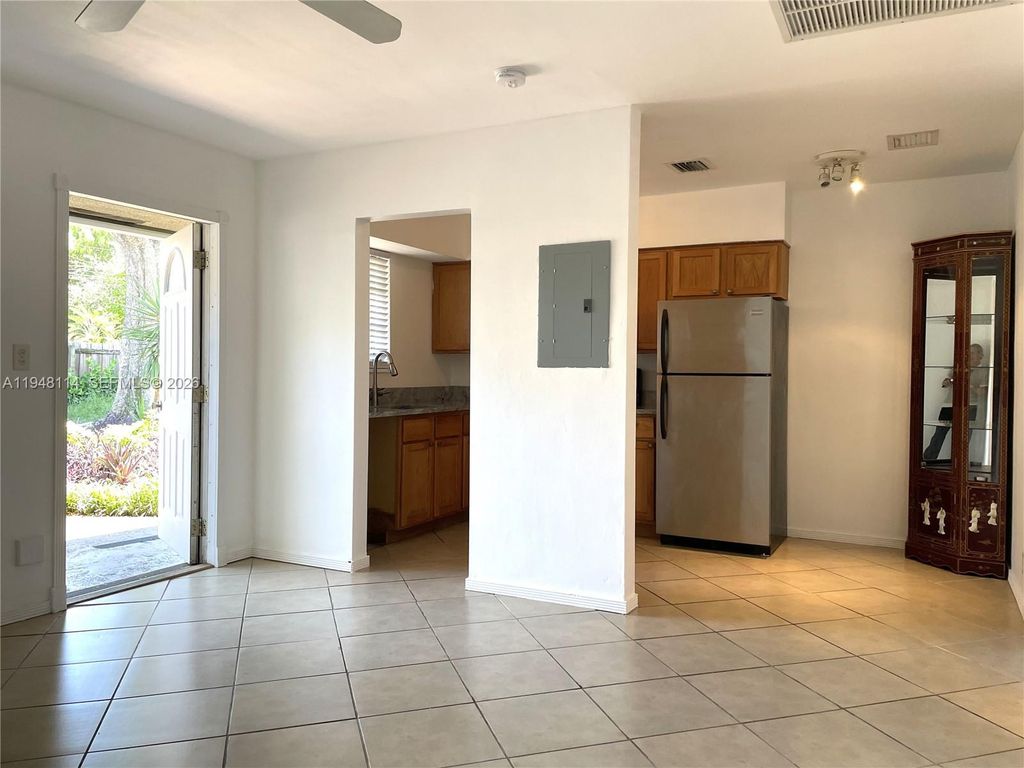 225 NW 23rd St 2, Wilton Manors, FL 33311