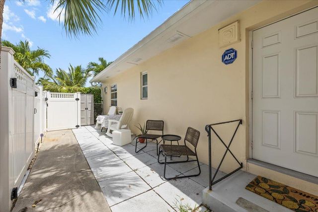 327 S Ocean Breeze 1, Lake Worth, FL 33460