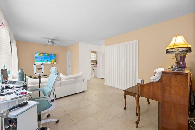327 S Ocean Breeze 1, Lake Worth, FL 33460