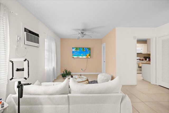 327 S Ocean Breeze 1, Lake Worth, FL 33460