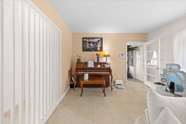 327 S Ocean Breeze 1, Lake Worth, FL 33460