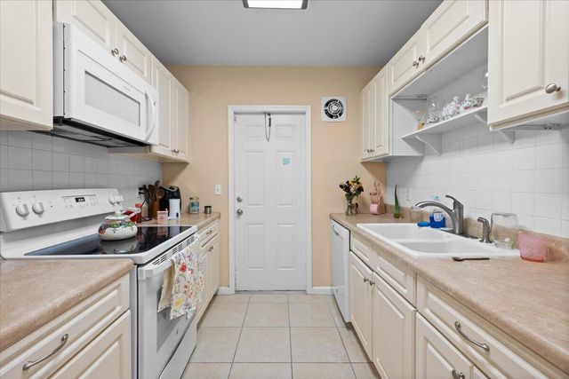 327 S Ocean Breeze 1, Lake Worth, FL 33460