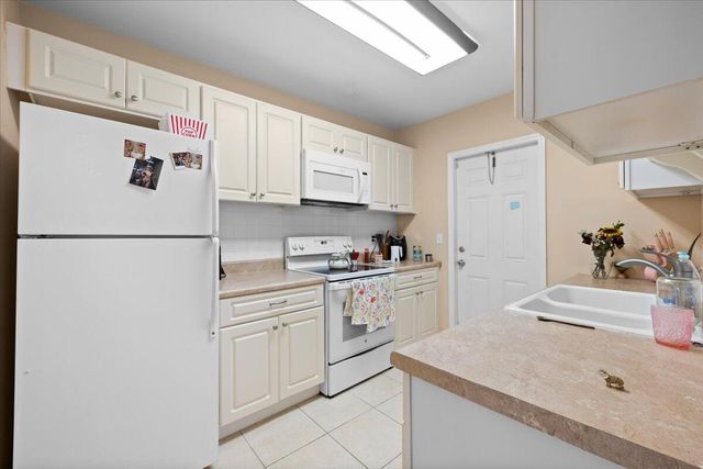327 S Ocean Breeze 1, Lake Worth, FL 33460