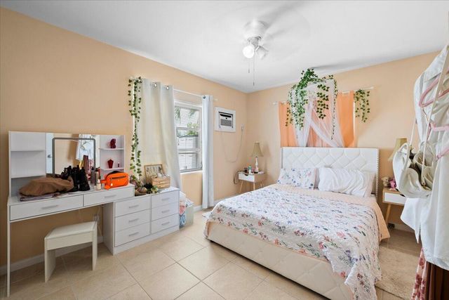 327 S Ocean Breeze 1, Lake Worth, FL 33460