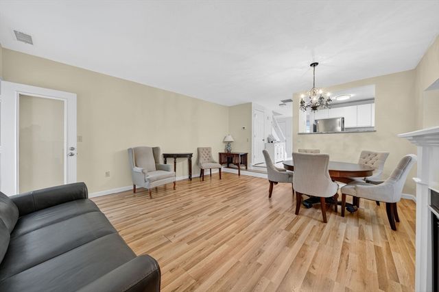 90 Westcliff Dr 90, Plymouth, MA 02360