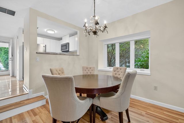 90 Westcliff Dr 90, Plymouth, MA 02360