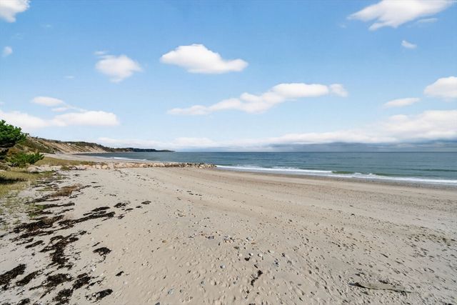 90 Westcliff Dr 90, Plymouth, MA 02360