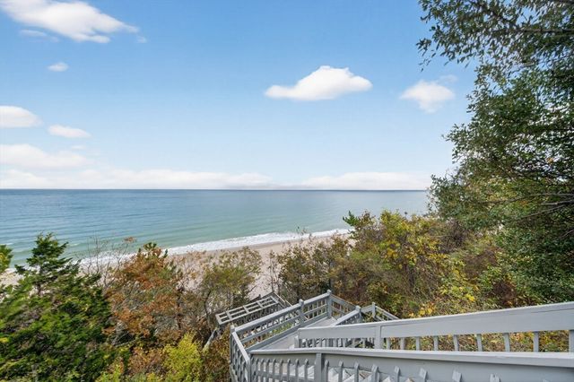 90 Westcliff Dr 90, Plymouth, MA 02360