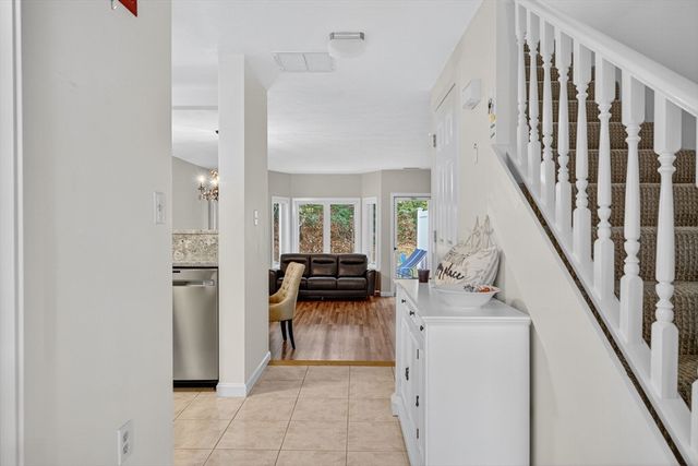 90 Westcliff Dr 90, Plymouth, MA 02360