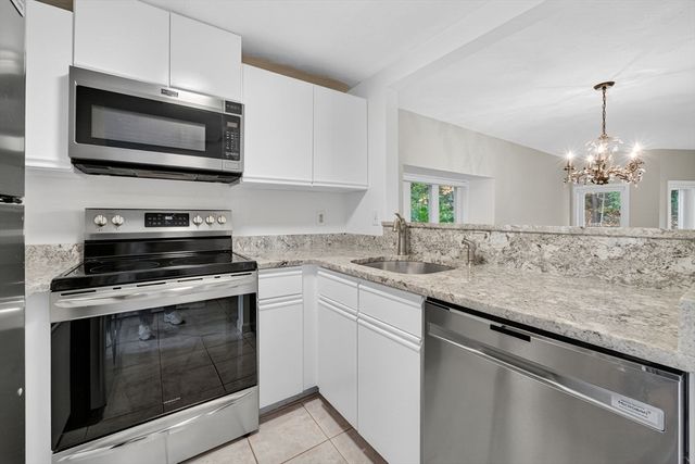 90 Westcliff Dr 90, Plymouth, MA 02360