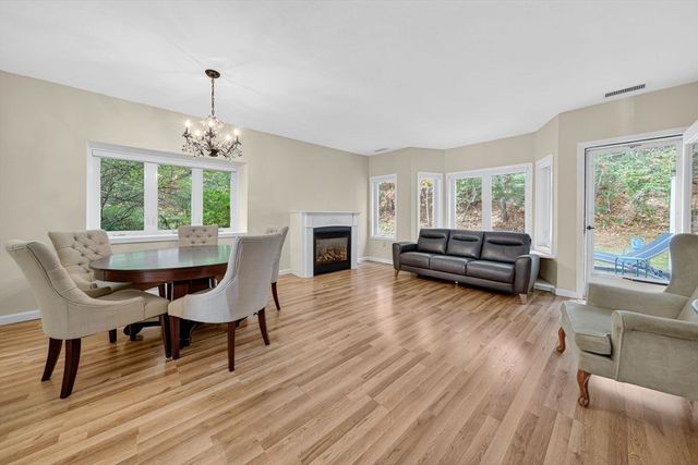 90 Westcliff Dr 90, Plymouth, MA 02360