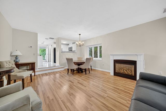 90 Westcliff Dr 90, Plymouth, MA 02360