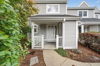 90 Westcliff Dr 90, Plymouth, MA 02360