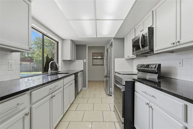 3517 Knoll Point Drive, Garland, TX 75043